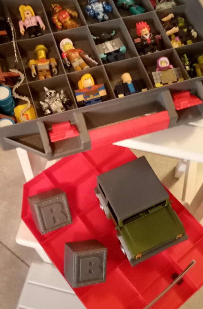 Roblox Figures and Accessories
